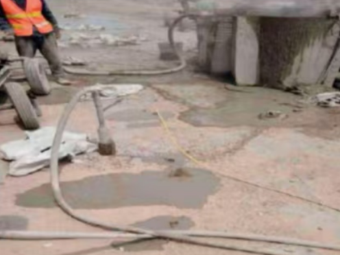 横山水泥混凝土路面板底注浆技术 路面脱空注浆整治方案