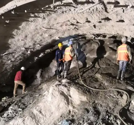 横山拱顶带模注浆料的施工流程及注意事项